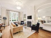2 bed 1st Floor Flat to rent in London Kensington And...
