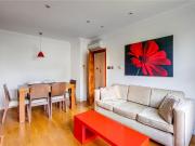 2 bed 1st Floor Flat to rent in London Kensington And...