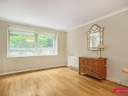 2 bed 1st Floor Flat to rent in London Kensington And...