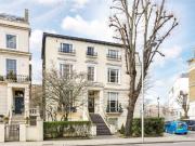 2 bed 1st Floor Flat to rent in London Kensington And...
