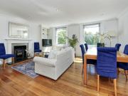 2 bed 1st Floor Flat to rent in London Kensington And...