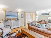 2 bed 1st Floor Flat to rent in London Kensington And...