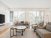 2 bed 1st Floor Flat to rent in London Kensington And...