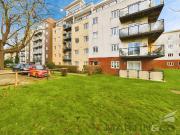 2 bed 1st Floor Flat to rent in Portsmouth Hampshire,...
