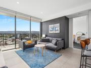 2 Bed 2 Bath City Apartment with Carpark