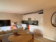 2 Bed 2 Bath Flat by Broadway Market & Canal