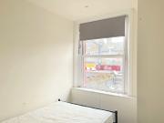 2 bed 2 bath flat in centre of Wimbledon