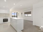 2 bed, 2 bath fully air con avail 13/11