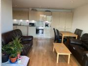2 Bed + 2 Bath + Living Room 7 Mins Devons Road