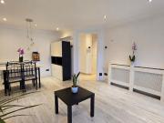 2 Bed 2 Bath W Balcony Flat in Canary Wharf