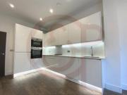 2 bed 2 bath w/balcony & shared garden