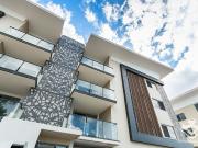 2nd Floor 2 bed unit in great location