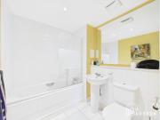 2 bed apartment to rent in Watersmeet, Chatham, ME4