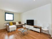 2 Bed Apartment with Lift, Great Location