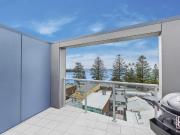 2 Bed Coastal Apartment with Secure Parking Walk to...