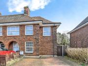 2 Bed, End of Terrace, East Square, Bedford, MK42... 2 Bed, End of Terrace, East Square, Bedford, MK42...