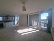 2 bed flat Brighton Station new carpets/painted