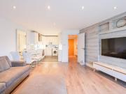 2 Bed Flat, Cascade Towers, E14