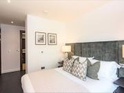 2 Bed Flat, Charles Clowes Walk, SW11