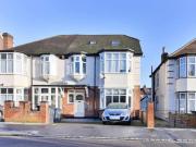 2 Bed Flat, Craignish Avenue, SW16