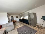 2 Bed Flat, Cromwell Court, LS10