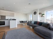 2 bed flat for rent in Lotus House, E14