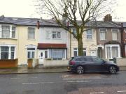 2 bed flat for sale