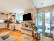 2 bed flat for sale