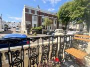 2 bed flat for sale