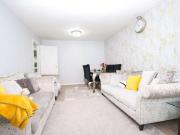 2 bed flat for sale