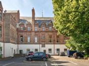 2 bed flat for sale