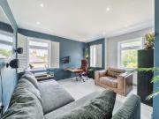 2 bed flat for sale