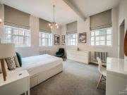 2 bed flat for sale
