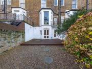 2 bed flat for sale