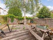 2 bed flat for sale