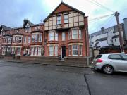 2 bed flat for sale