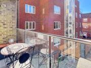 2 bed flat for sale