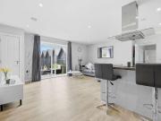 2 bed flat for sale