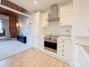 2 bed flat for sale