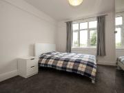 2 Bed Flat, High Road, N2