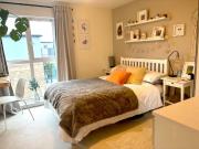 2 Bed Flat in Balham Whole flat. 6 months