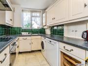 2 bed Flat in Marlborough Court Croydon Road, Westerham,...