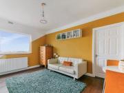 2 bed flat in Sydenham, 1 dbl, 1 sgl, top floor 2 bed flat in Sydenham, 1 dbl, 1 sgl, top floor