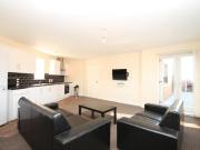 2 bed Flat, near transport,MRI, Amenaties city etc
