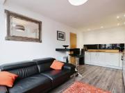 2 Bed Flat, Queens House, S1