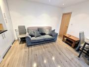 2 Bed Flat, Queens Road, SW19