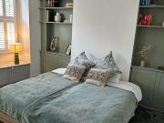 2 Bed Flat, Queenstown Road, SW8