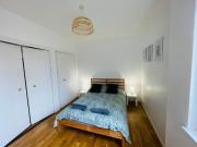 2 Bed Flat, Reachview Close, NW1