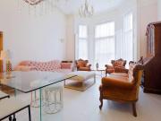2 Bed Flat, Russell Road, W14