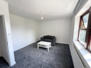 2 Bed Flat Seperate Kitchen & Living Room LS2